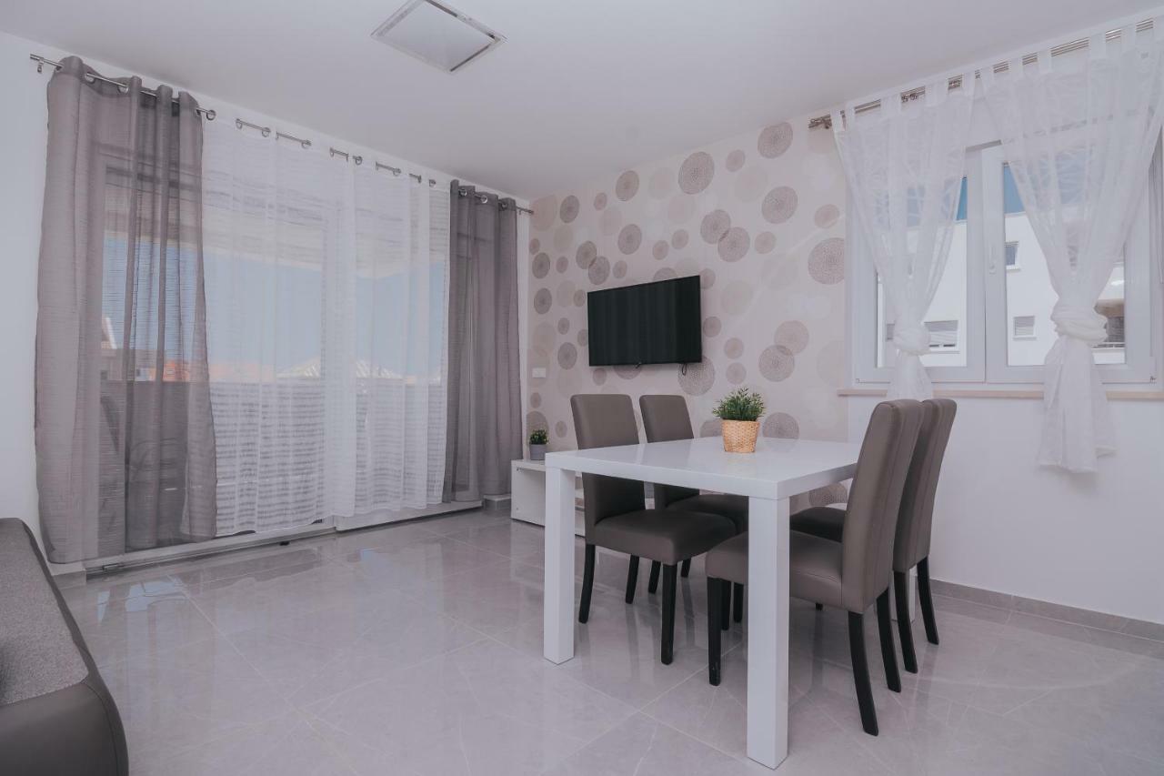 Apartments Pool Villa Aldura Novalja Room photo